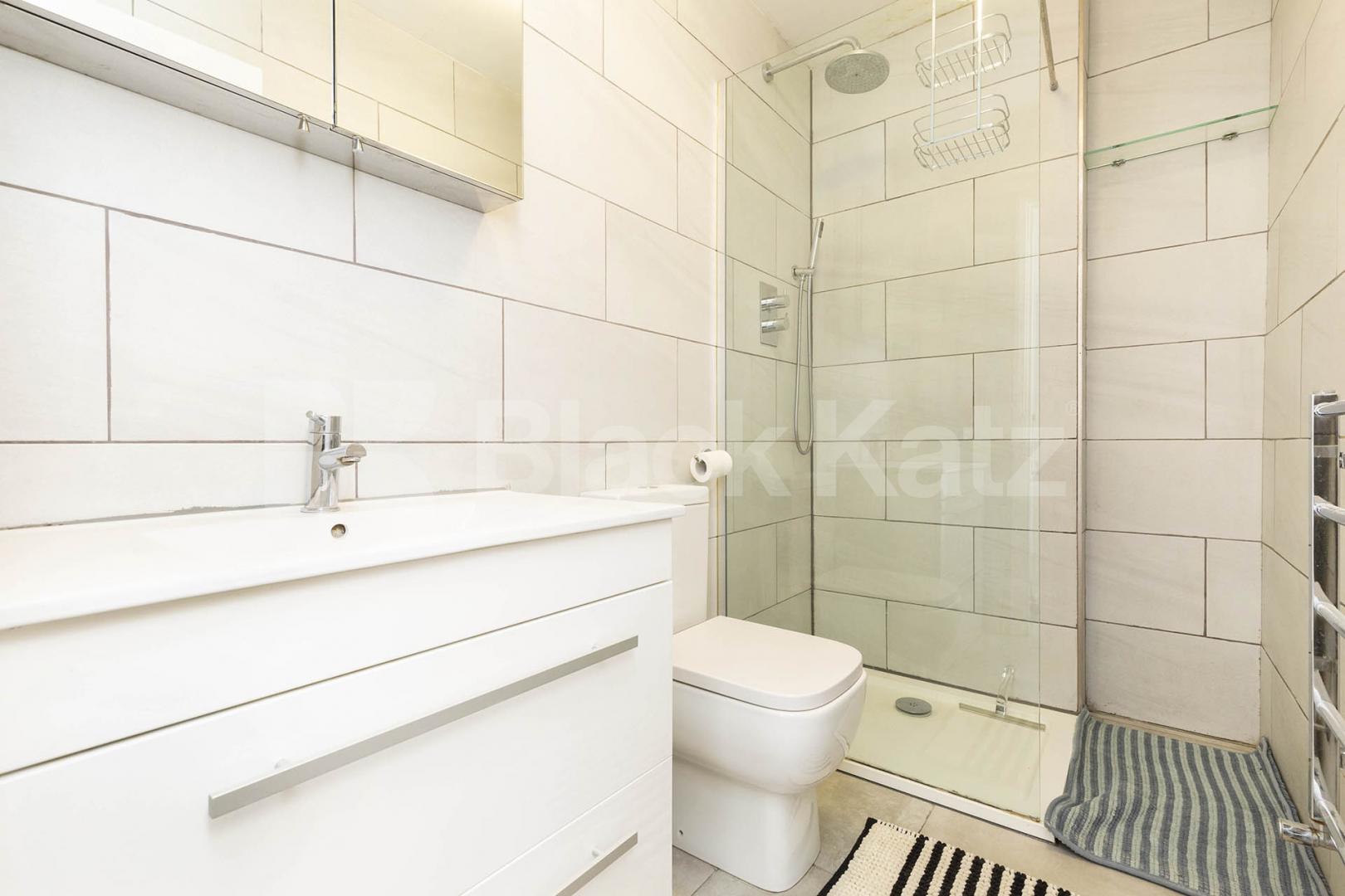  2 bedroom property close to amenities and dalston overground Dalston Lane, Dalston